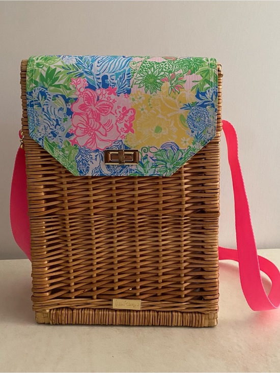Lilly Pulitzer Handbags - Lily Pulitzer Wicker Rattan Wine Basket Bag Patterned Pink Gold-Tone Accent
